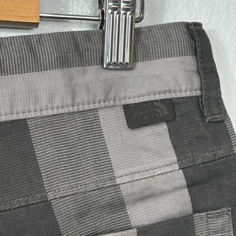 The North Face Men's Gray Striped Shorts‎
